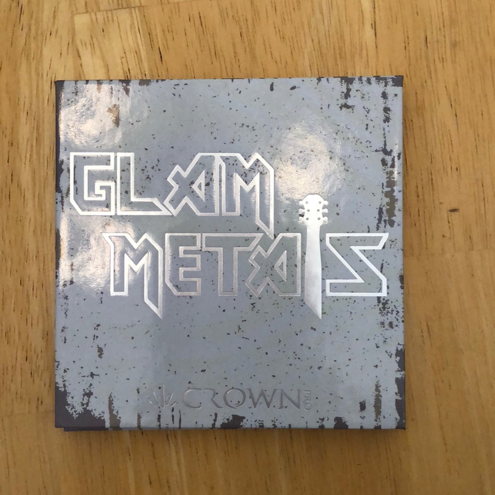 Crown eyeshadow palette